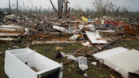 Direktur Manajemen Darurat Troup County Zachary Steele mengatakan, sebanyak 100 rumah mengalami kerusakan, diantaranya 30 hingga 40 rumah mengalami hancur total.
