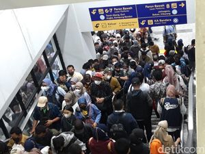 Pengguna KRL ke Anggota DPR soal Chaos Saat Lebaran: Pernah Naik Kereta?