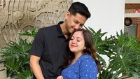 Jahitan pada perutnya pasca operasi caesar dikabarkan robek. Tak hanya satu, robekan itu terjadi sebanyak dua kali hingga harus dioperasi. Foto: Instagram/tasyakamila