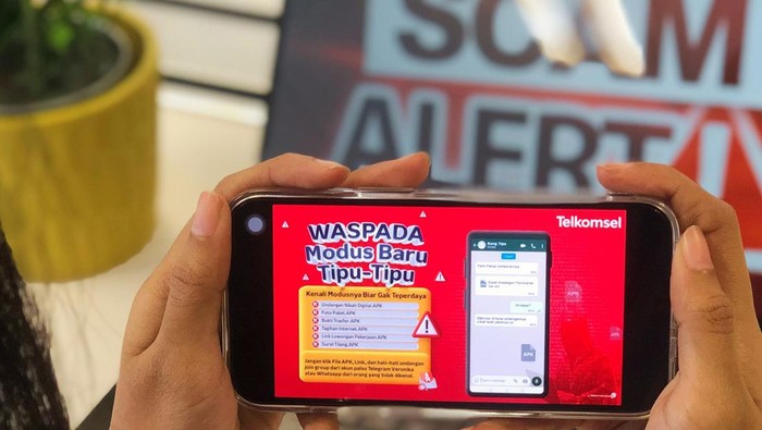 Waspada penipuan unduh file .APK fiktif melalui platform WhatsApp dan Telegram.