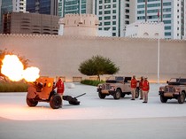 Tembakan Meriam Tandai Waktu Buka Puasa di Abu Dhabi