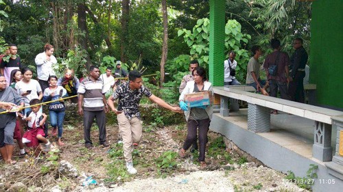Warga Kupang digegerkan dengan temuan bayi dalam keadaan tak bernyawa lengkap dengan ari-arinya.