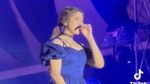 7 Potret Tiara Andini Nangis di Panggung