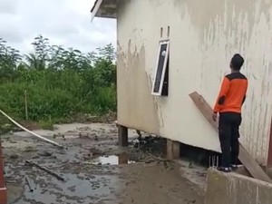 Semburan Lumpur Muncul di Rumah Warga di Kapuas Kalteng, BPBD Selidiki