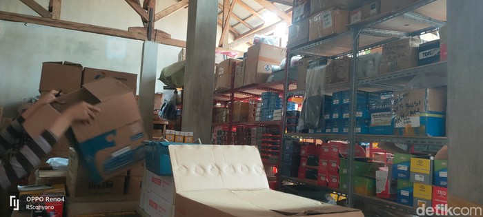 Toko di Jember jual oli dan sparepart motor palsu