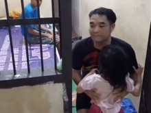 Ibanya Polisi Buka Jeruji Demi Tahanan Dapat Pelukan Putri