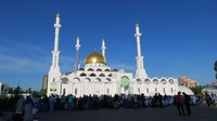 Kemudian ada Astana, Kazakhstan. Di wilayah tersebut, ibadah puasa berlangsung selama kurang lebih 16 jam sehari. (Aliia Raimbekova/Anadolu Agency/Getty Images)