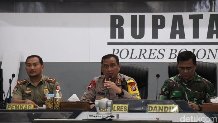 AKBP Rogib Triyanto (tengah) Kapolres Bojonegoro