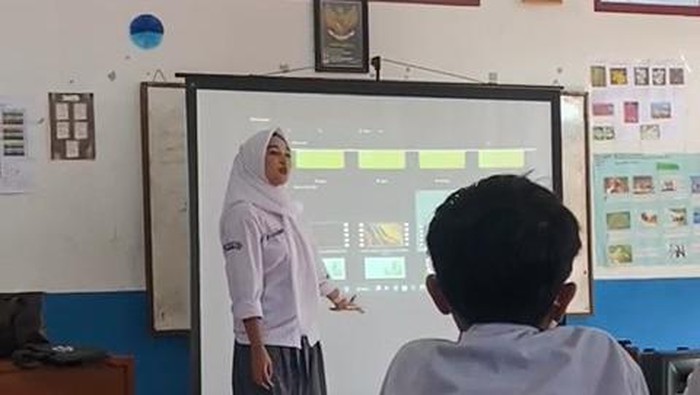 Aksi guru cantik di Lembang