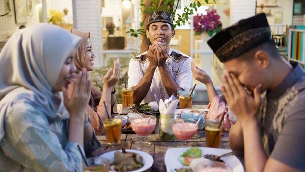 Secara umum, shaum dan puasa diartikan sebagai menahan diri dari hal-hal yang membatalkan ibadah puasa. Namun, apa perbedaan shaum dan puasa sebenarnya?