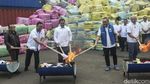 Barang Bukti Pakaian Bekas Rp 80 M Dibakar di Bekasi