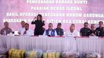 Barang Bukti Pakaian Bekas Rp 80 M Dibakar di Bekasi