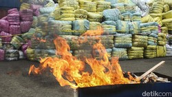 Miris! RI Jadi Tempat Sampah Pakaian Bekas dari Negara Maju