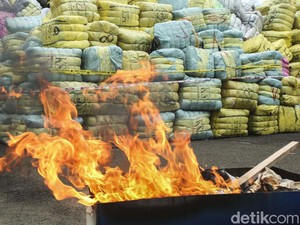 Miris! RI Jadi Tempat Sampah Pakaian Bekas dari Negara Maju