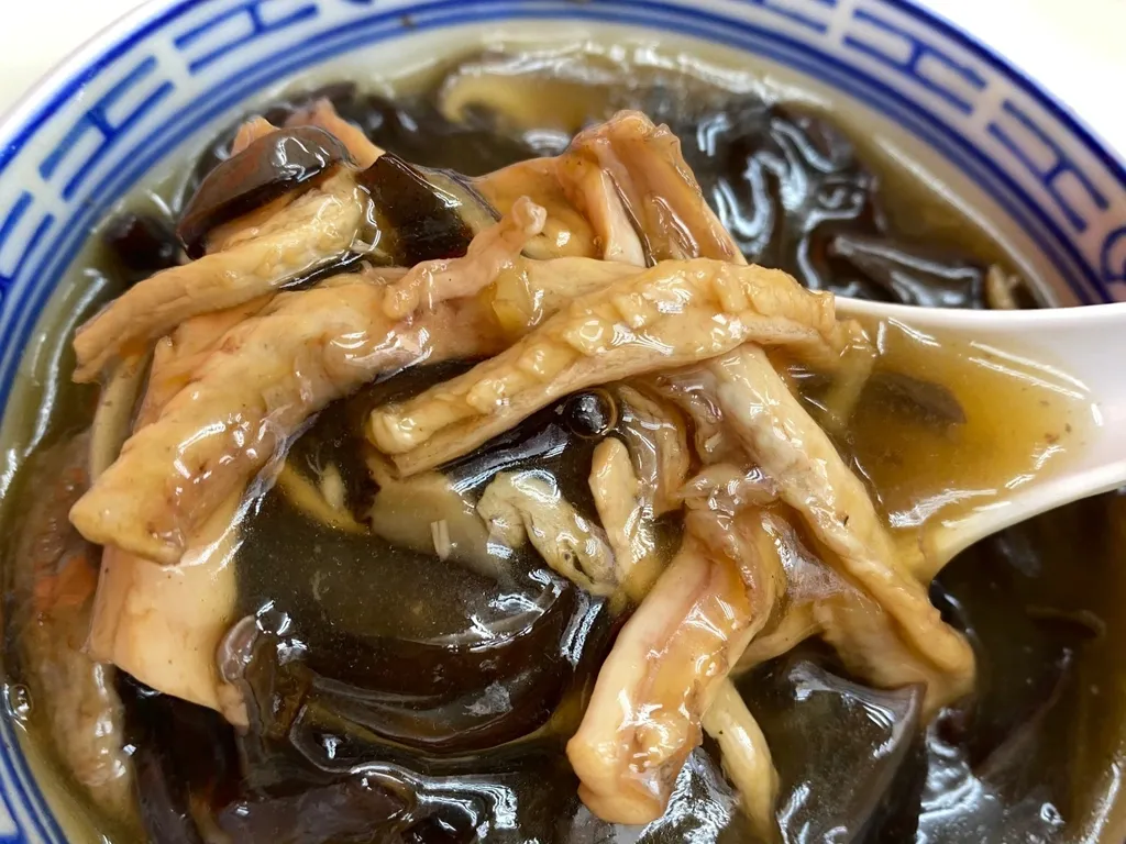 Berani Coba?  Sup Ular Berkuah Kental Jadi Menu Andalan Resto Ini