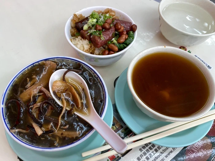 Berani Coba? Sup Ular Berkuah Kental Jadi Menu Andalan Resto Ini