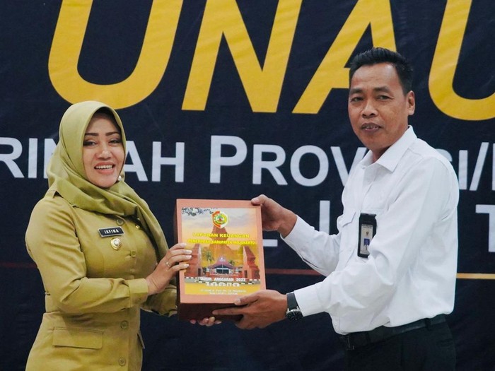 Bupati Mojokerti Serahkan Laporan Keuangan