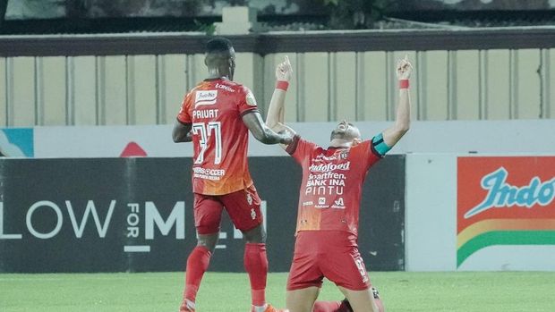 Celebration Spaso setelah mencetak gol pertama bagi Bali United melawan Arema FC. (Bali United Official)