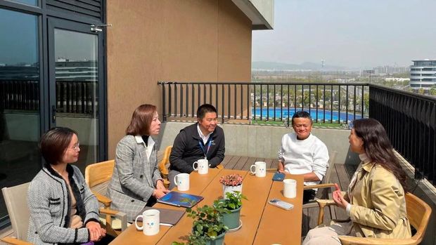 Alibaba founder Jack Ma visits Hangzhou Yungu School in Hangzhou, Zhejiang province, China in this handout picture released on March 27, 2023. Hangzhou Yungu School/Handout via REUTERS ATTENTION EDITORS - THIS IMAGE WAS PROVIDED BY A THIRD PARTY. NO RESALES. NO ARCHIVES.
