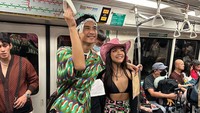 Ketika Devano Danendra menemani sang kekasih nonton konser Harry Styles di Singapura. Foto: dok. Instagram