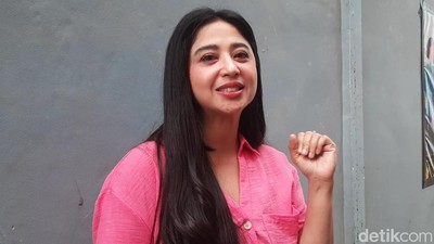 Jeroan Rumah Dewi Perssik yang Dilengkapi Lift dan Dapur Khusus ART