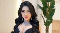 Dina Santika juga mengaku ingin terjun ke dunia tarik suara agar makin dikenal orang. Ia merasa punya modal suara serak-serak basah. (Foto: dok pribadi)