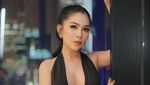 6 Potret Model Dina Santika yang Selalu Jaga Badan Agar Tetap Dilirik