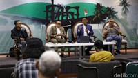 Anggota Komisi XI DPR F-Golkar Mukhamad Misbakhun, Anggota Komisi III DPR F-Gerindra Wihadi Wijayanto, dan pengamat ekonomi Piter Abdullah Redjalam saat diskusi di Media Center Gedung DPR RI, Jakarta, Selasa (28/3/2023).