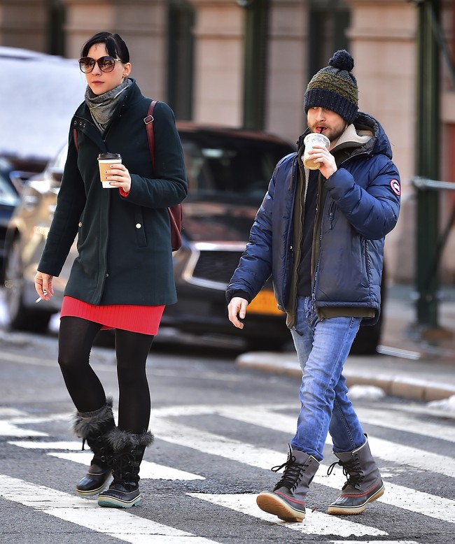 Seperti Daniel Radcliffe, Erin Darke juga berprofesi sebagai seniman peran. Mereka diketahui sudah menjalin asmara sejak 2012. (Foto: Alo Ceballos/GC Images)