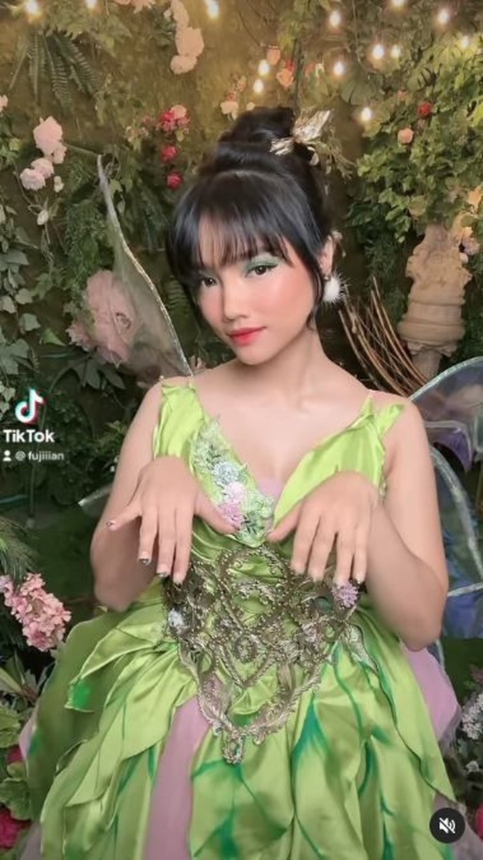Fuji jadi Tinker Bell.