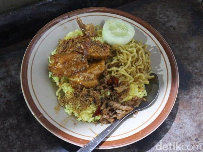 Hidden gem nasi kuning legendaris di Jombang