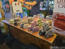 Sederet Pasar Takjil di Surabaya Selatan Bikin Lapar Mata, Jam Buka-Menunya