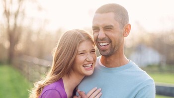 Perilaku Bill Gates dan mantan istri tampaknya menurun ke anak-anaknya. Ini sang putri sulung Jennifer dan suaminya Nayel Nassar yang tak pernah pamer kekayaan. Foto: Instagram @jenniferkgates