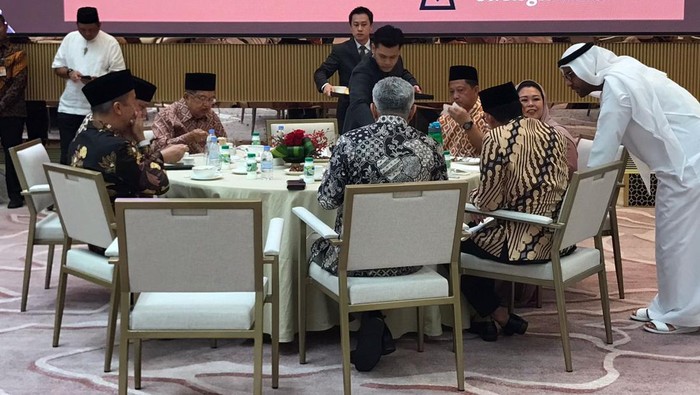 Jusuf Kalla bersama dengan tokoh lain hadiri bukber Kedutaan Besar Arab Saudi.