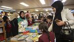 Penampakan Kapal Perpustakaan Terbesar Dunia Sandar di Irak
