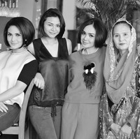 Penampilan adik KD dan Yuni Shara itu juga berhasil mencuri perhatian karena disebut-sebut memiliki kemiripan dengan penyanyi Rossa. Jika diperhatikan, bentuk wajah Kartika memang tampak begitu mirip dengan Rossa ya? Foto: Instagram/@kartikasary