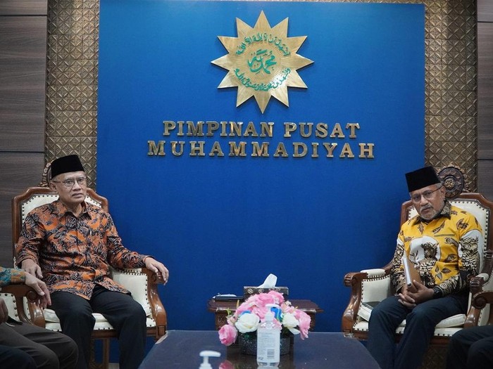 Ketum PP Muhammadiyah Haedar Nashir menerima kunjungan Kepala Densus 88, Marthinus Hukom di kantor PP Muhammadiyah, Jogja, Selasa (28/3/2023).