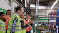 Dua lokasi tersebut yakni di Center of Excellence of Electricity, Automation, and Renewable Energy (CoE EARE-Pusat Keunggulan Kelistrikan, Otomasi, dan Energi Terbarukan) di Cimahi, Bandung, serta Fasilitas Pabrik Cerdas Schneider di Cikarang, Bekasi, yang berlokasi di Jawa Barat.  