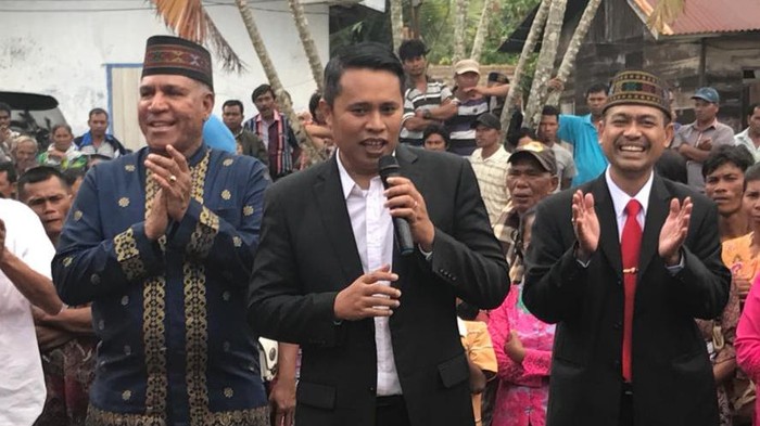 Kordias Pasaribu saat audiensi dengan masyarakat (pegang microphone). (Foto : Istimewa)