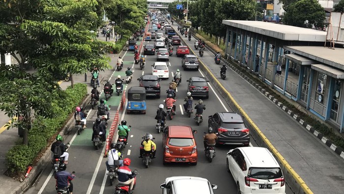 Lalin Jl Salemba Raya Arah Pasar Senen Jakpus Padat Pagi Ini