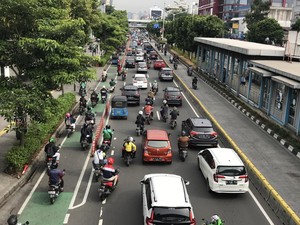 Lalin Jl Salemba Raya Arah Pasar Senen Jakpus Padat Pagi Ini