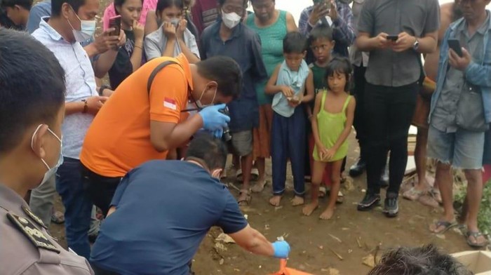 Lansia ditemukan tewas di kali Jakpus