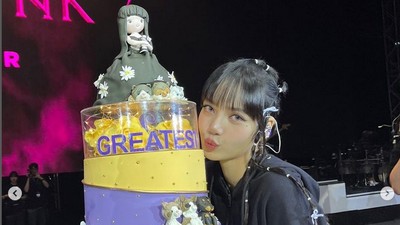 7 Foto Lisa BLACKPINK Rayakan Ultah di Filipina, Dapat Kejutan dari Fans