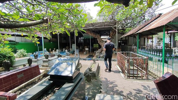 Makam Mbah Wasil di Kediri