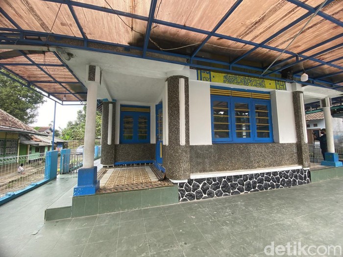 Masjid Al-Munawaroh di Sukabumi.