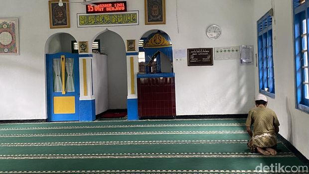 Masjid Al-Munawaroh di Sukabumi.