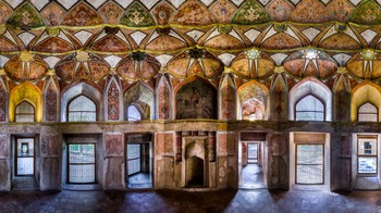 Ini adalah sisi Iran yang biasanya tidak dilihat oleh orang lain di dunia, interior masjid yang dirancang rumit secara kaleidoskopik, kata fotografer Mohammad Reza Domiri Ganji. Foto: Mohammad Reza Domri Ganji/1001 Inventions