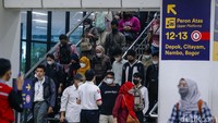Dia mendukung adanya impor kereta bekas dari Jepang. Menurutnya, dengan adanya tambahan kereta, maka akan meminimalisasi penumpukan penumpang.