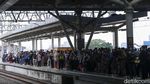 Melihat Kondisi di Stasiun Manggarai yang Ramai Setiap Hari