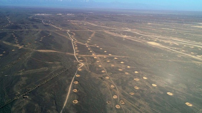 Melihat Proyek Air Bawah Tanah Gurun Karez di Hami China Gurun Karez merupakan proyek air bawah tanah yang dibuat di tanah gersang. Karez ini terletak di Hami, Provinsi Xinjiang, China.